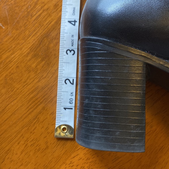 White Mountain Black Leather Heels Jackie 7M EUC - Picture 3 of 6